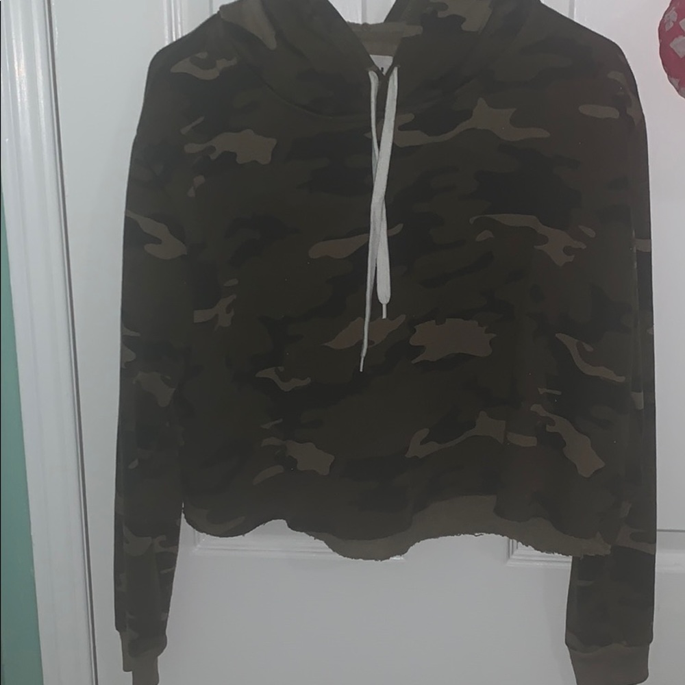 Camo cropped sweater